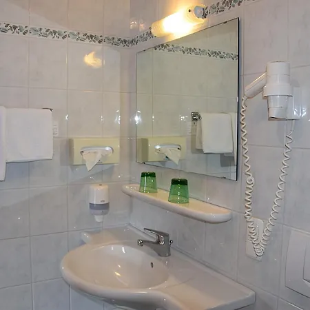 מלון Seehang Garni 3*
